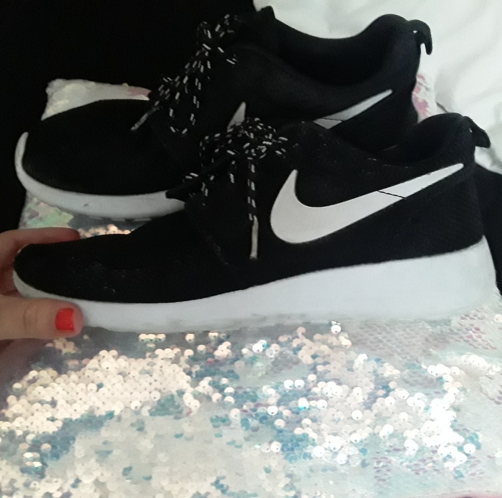 Nike tnnis shoes